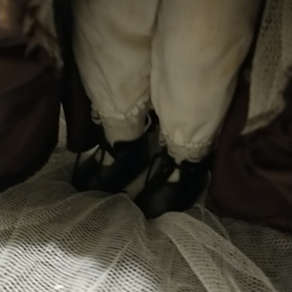 Collectable Doll on Stand! - Picture 3 of 15